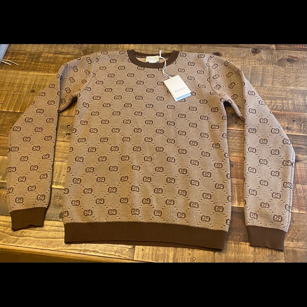Gucci kids sweater size 12 women’s 4,6 or 8 can fit it as well